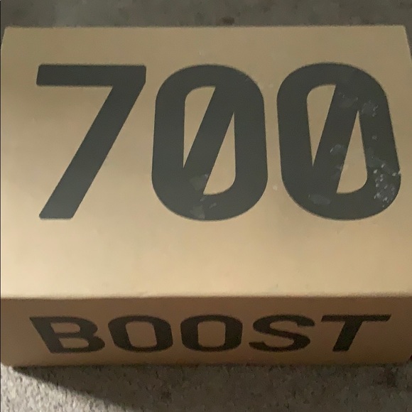 YEEZY BOOST 700 MAUVE - Picture 2 of 9